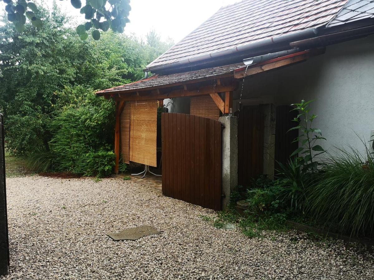 Kuti Vendeghaz Hotel Bakonykuti Exterior foto