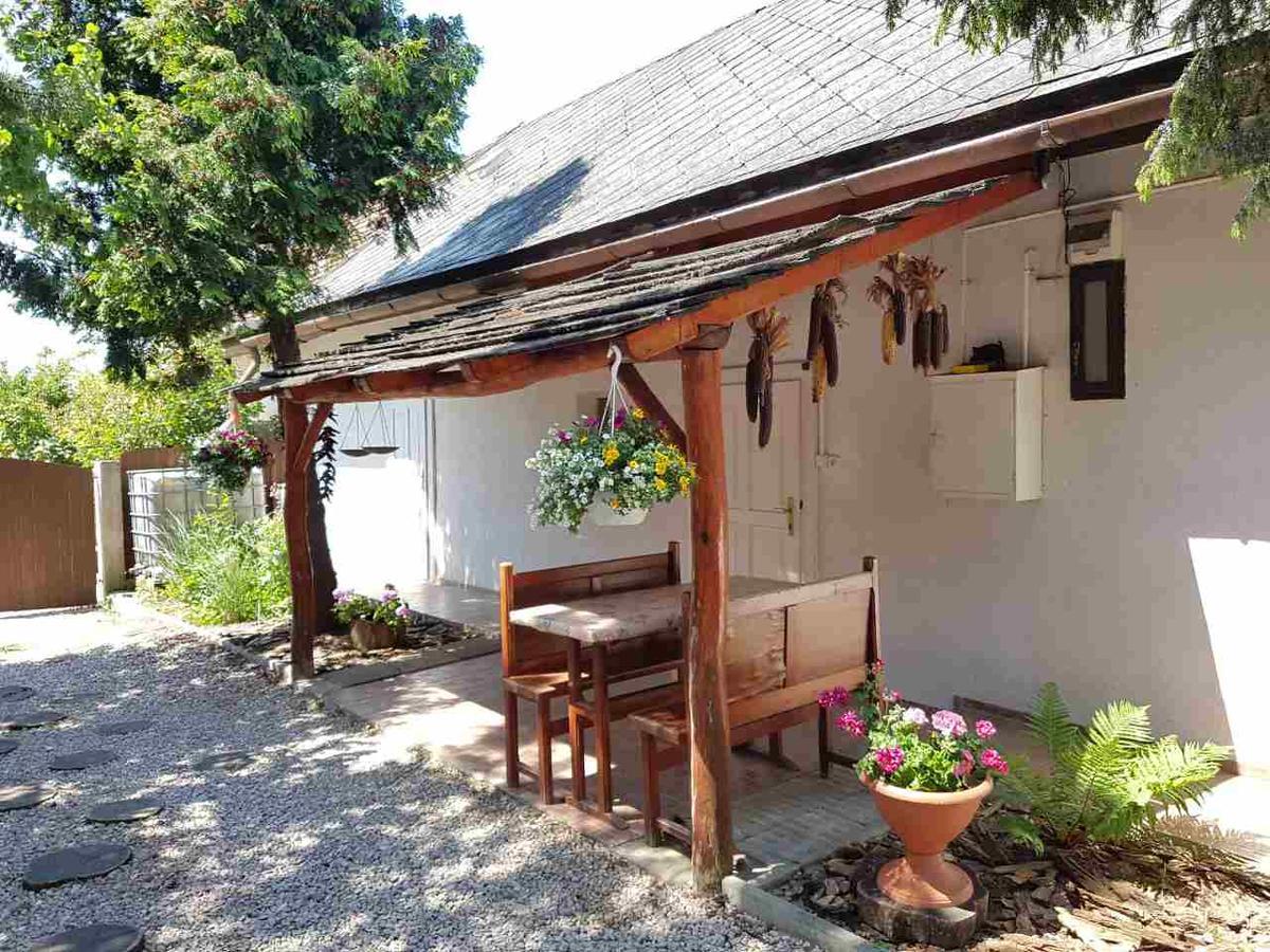 Kuti Vendeghaz Hotel Bakonykuti Exterior foto