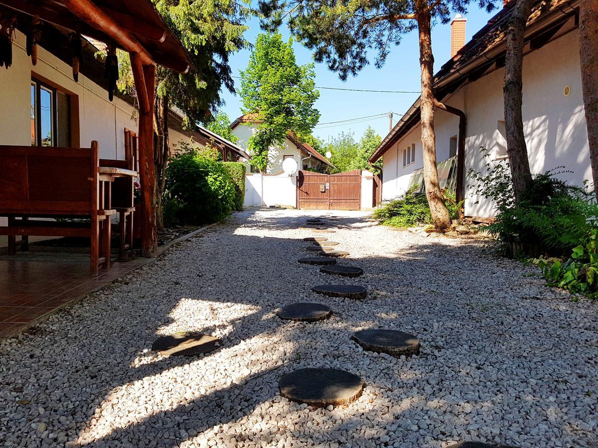 Kuti Vendeghaz Hotel Bakonykuti Exterior foto