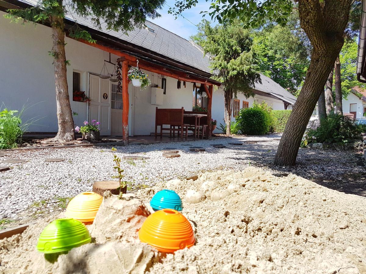 Kuti Vendeghaz Hotel Bakonykuti Exterior foto