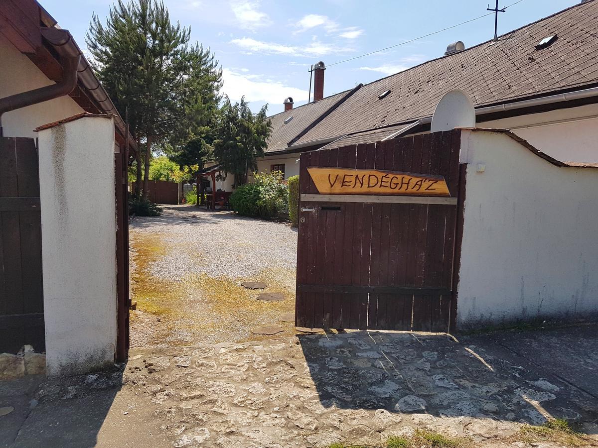 Kuti Vendeghaz Hotel Bakonykuti Exterior foto
